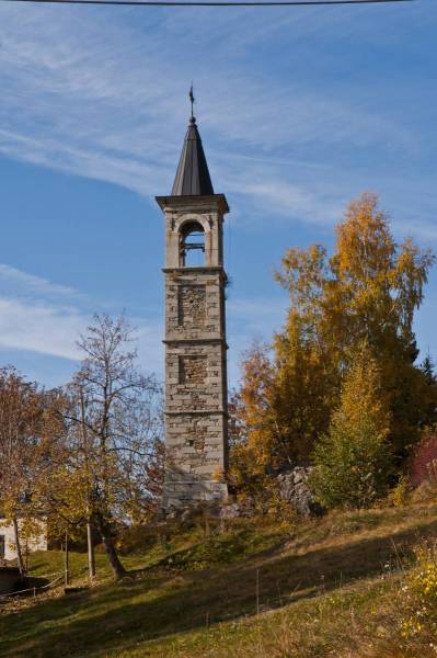 il campanile della chiesa in borgata Maletto, Comune di Carema