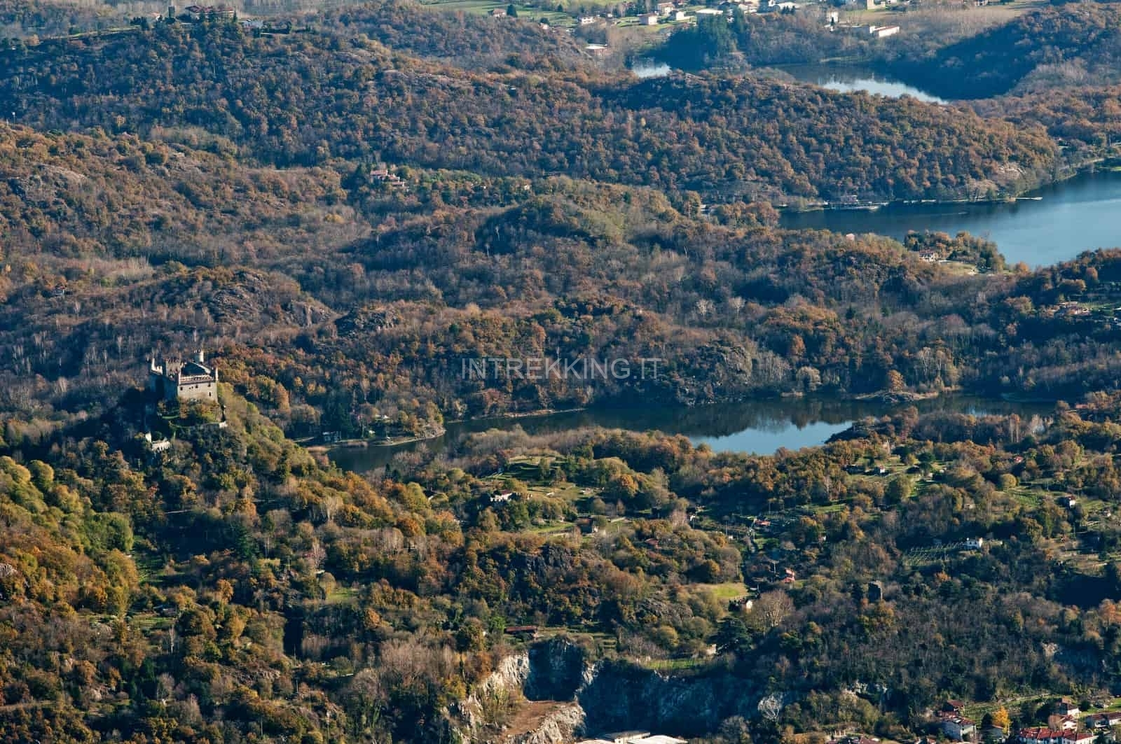 Montalto Dora e il suo Castello visto dal monte Cavallaria